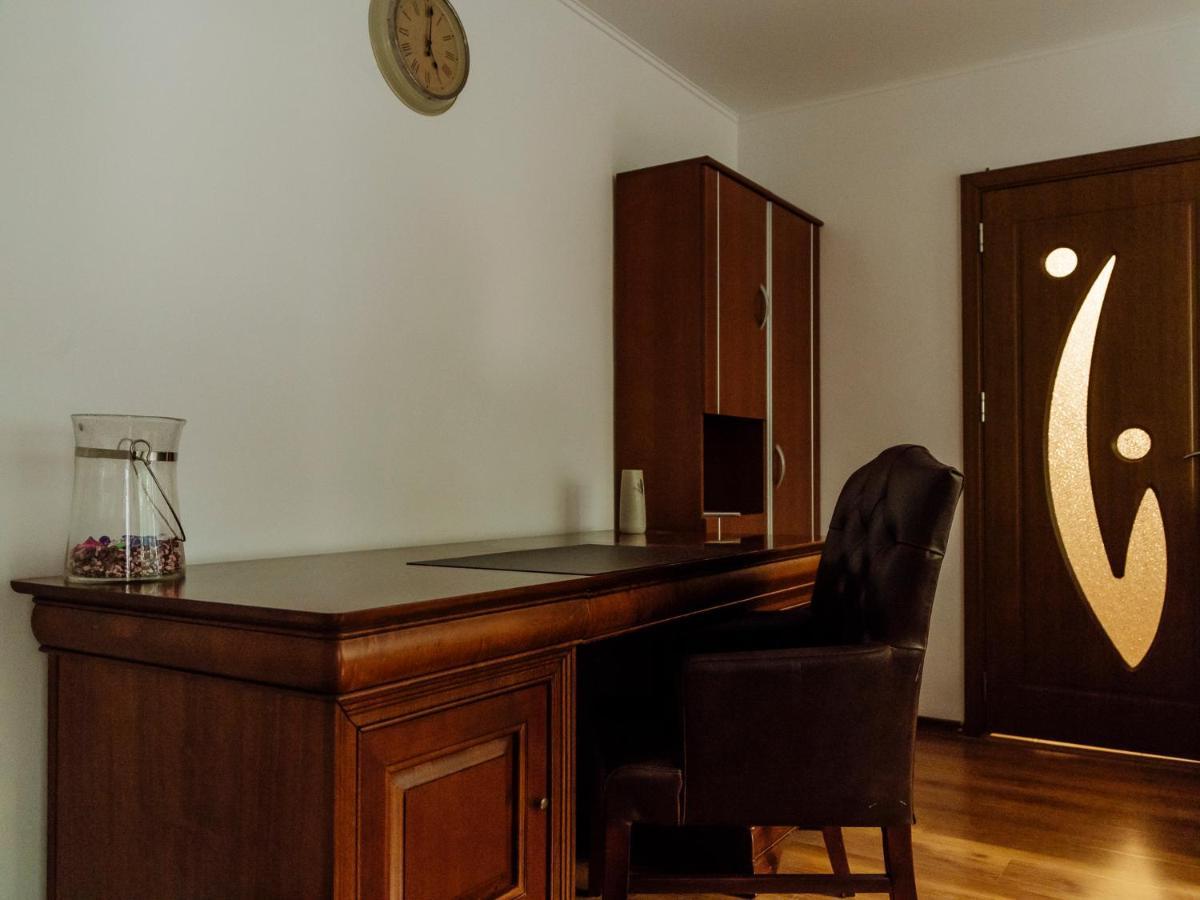 Old Town Historic Apartment With Backyard Mini Park 부쿠레슈티 외부 사진