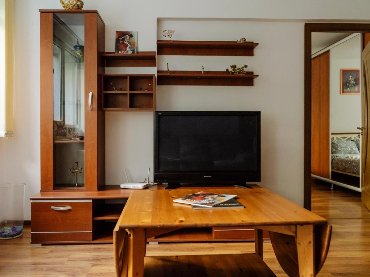 Old Town Historic Apartment With Backyard Mini Park 부쿠레슈티 외부 사진