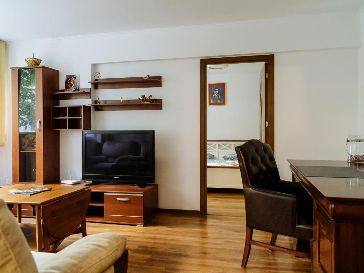 Old Town Historic Apartment With Backyard Mini Park 부쿠레슈티 외부 사진