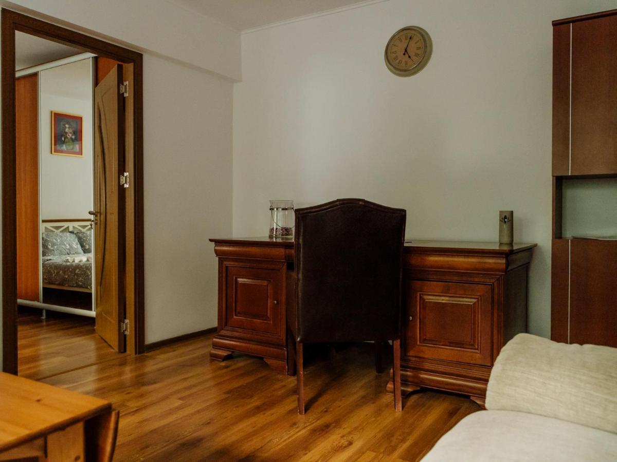 Old Town Historic Apartment With Backyard Mini Park 부쿠레슈티 외부 사진