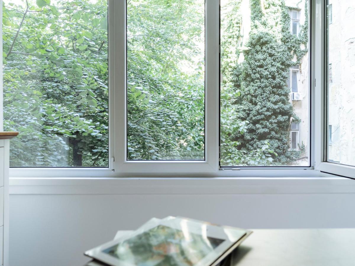 Old Town Historic Apartment With Backyard Mini Park 부쿠레슈티 외부 사진
