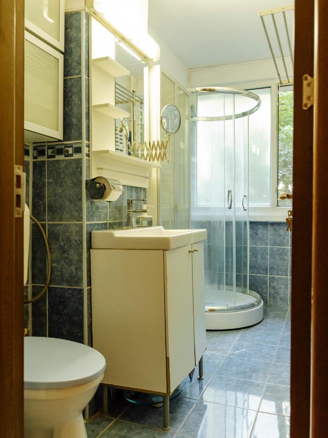 Old Town Historic Apartment With Backyard Mini Park 부쿠레슈티 외부 사진
